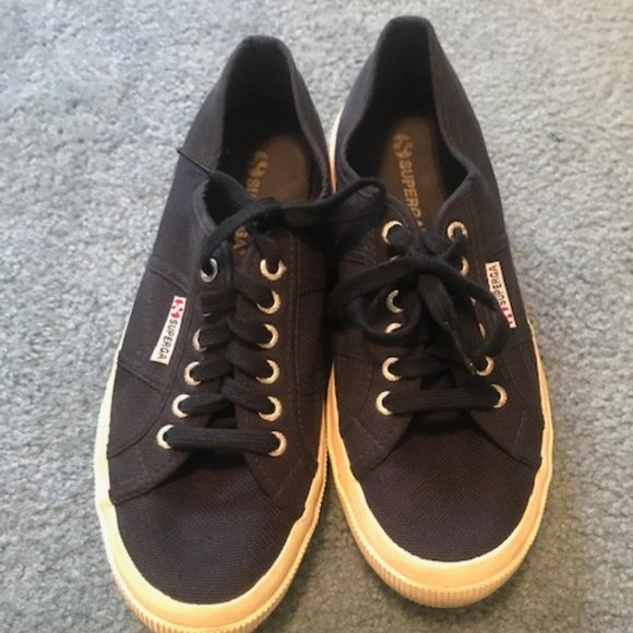 superga size 42